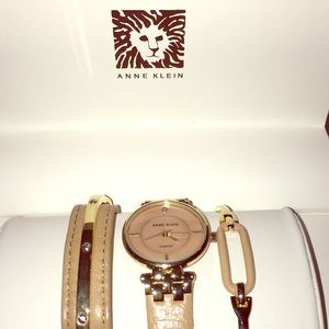 Beautiful watch and two bracelets Anne Klein